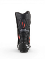Alpinestars SMX-6 V2 Vented, botas de moto para homem para corrida, pretas e cinzentas com detalhes vermelhos fluorescentes, vista traseira com painéis de ventilação perfurados e proteção do calcanhar