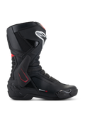 Botas Alpinestars SMX-6 V3, botas de motociclismo de competição, pretas com detalhes em branco e vermelho, vista lateral com suporte de tornozelo em TPU, logótipo branco na canela e zonas de flexão em malha texturizada, design desportivo aerodinâmico