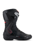 Botas Alpinestars SMX-6 V3, botas de motociclismo de competição, pretas com detalhes em branco e vermelho, vista lateral com suporte de tornozelo em TPU, logótipo branco na canela e zonas de flexão em malha texturizada, design desportivo aerodinâmico