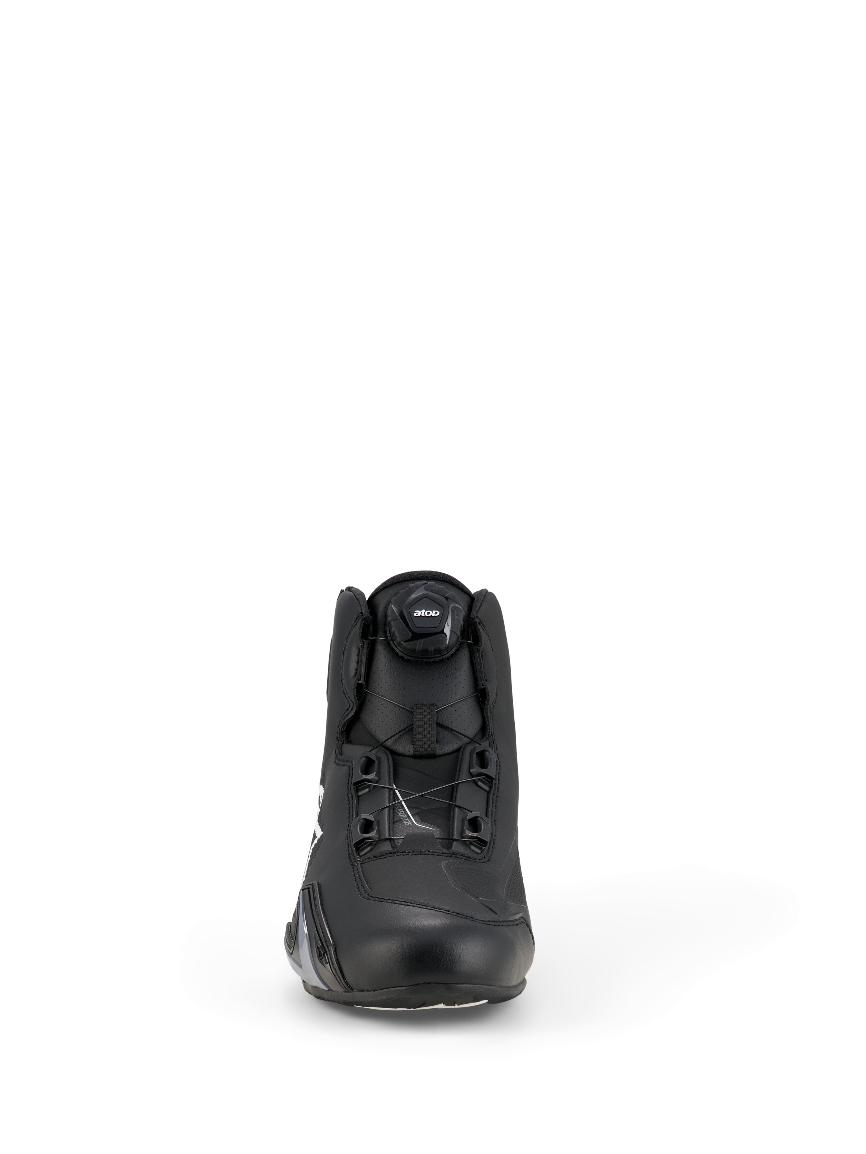 Sapatos Alpinestars Celer, sapatos de motociclismo, pretos e brancos, vista frontal mostrando o inovador mostrador do Sistema de Fecho Rotor, construção em microfibra técnica, design desportivo elegante de alta performance