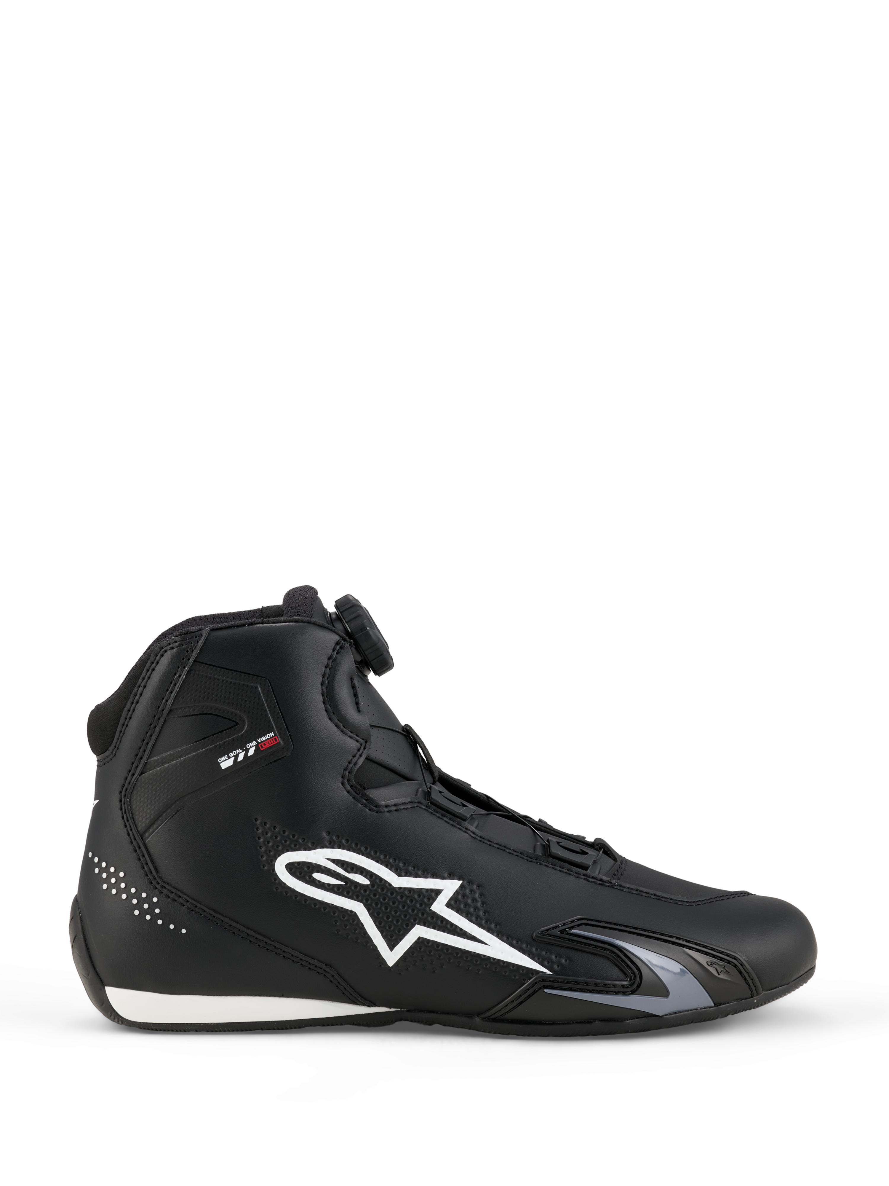 Alpinestars Celer Shoes, sapatos de motociclismo, pretos e brancos, perfil lateral com grande logótipo de estrela branco, mostrador do Sistema de Fecho Rotor para ajuste e silhueta elegante de performance desportiva