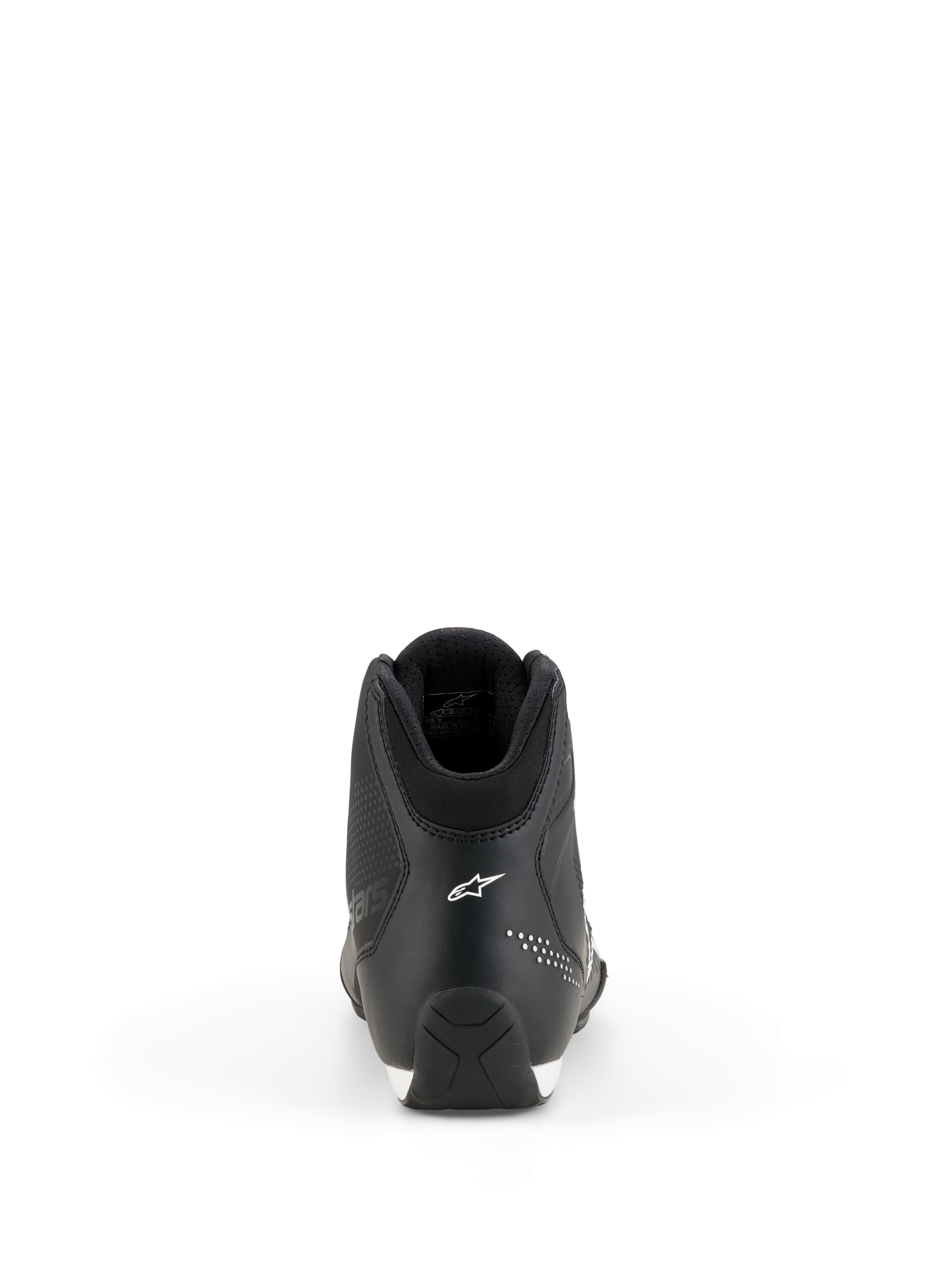 Sapatos Alpinestars Celer, sapatos de motociclismo, pretos e brancos, vista traseira que mostra a construção do calcanhar, logótipo de estrela branco da Alpinestars, detalhes microperfurados e sola de borracha texturizada para condução desportiva de performance.