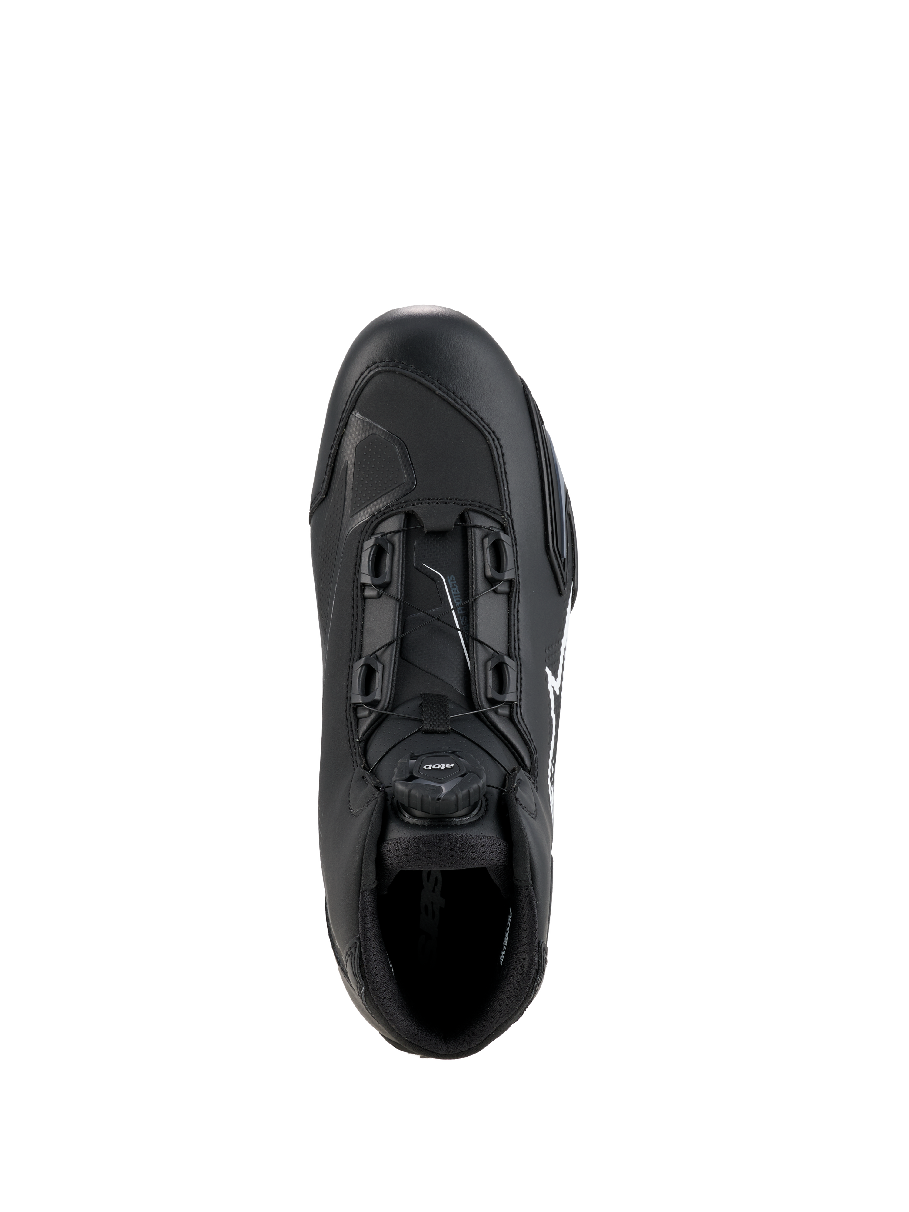 Sapatos Alpinestars Celer, pretos e brancos, vista superior destacando o mostrador do Sistema de Fecho Rotor, construção em microfibra técnica e silhueta elegante de condução desportiva.