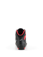 Sapatos Alpinestars Celer, sapatos para motociclista, pretos e vermelho brilhante, vista traseira mostrando o logótipo Astar branco no calcanhar e o acolchoamento do colar em vermelho brilhante, design desportivo elegante de alta performance