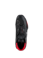 Sapatos Alpinestars Celer, Pretos e Vermelho Vivo, vista superior com destaque para o botão do sistema de fecho Rotor, construção em microfibra técnica e forro interior em vermelho vibrante, sapatos desportivos de condução de moto