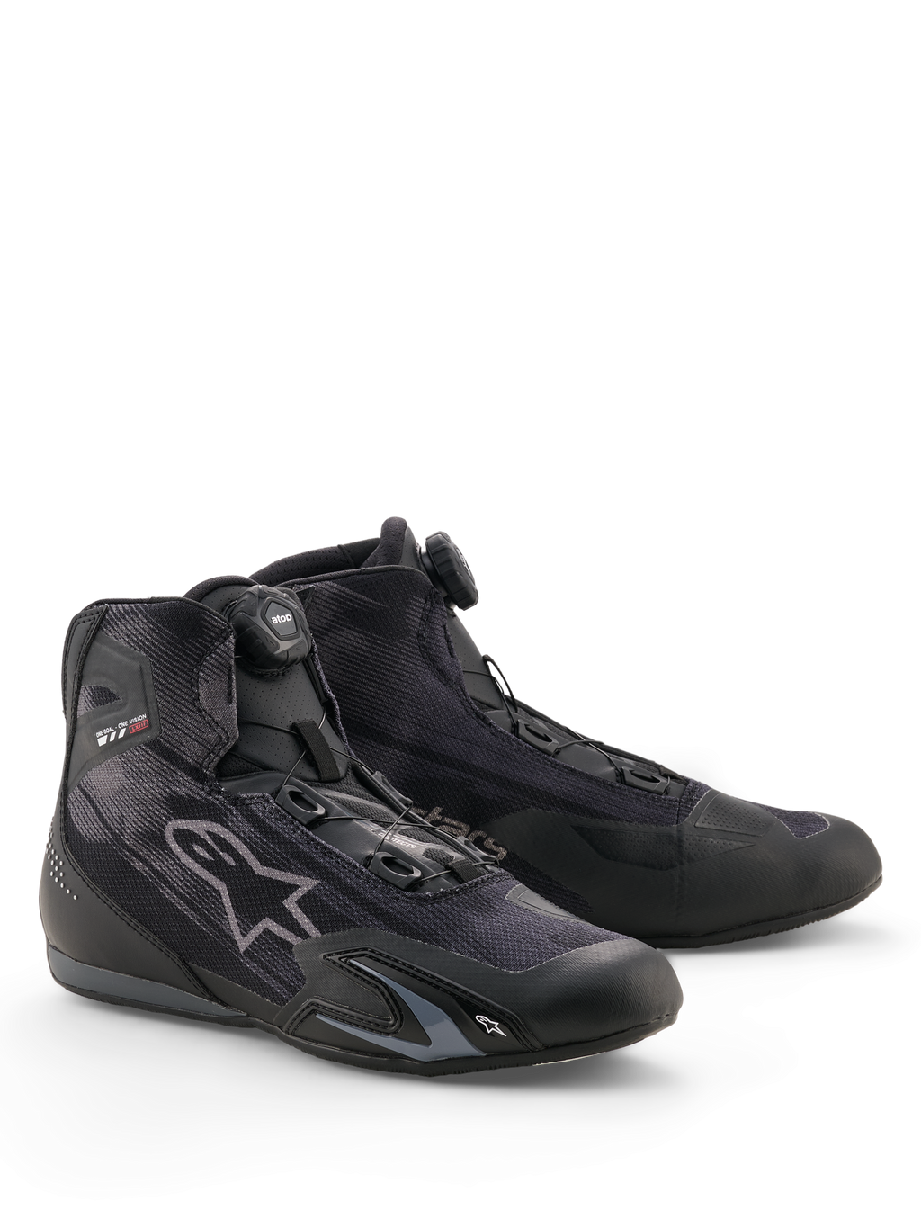 Sapatos Alpinestars Celer Superair, sapatos de motociclismo, preto e cinzento escuro, com sistema de fecho Rotor, parte superior em tecido de elevado fluxo de ar, perfil desportivo com o logótipo Alpinestars, concebidos para condução em clima quente