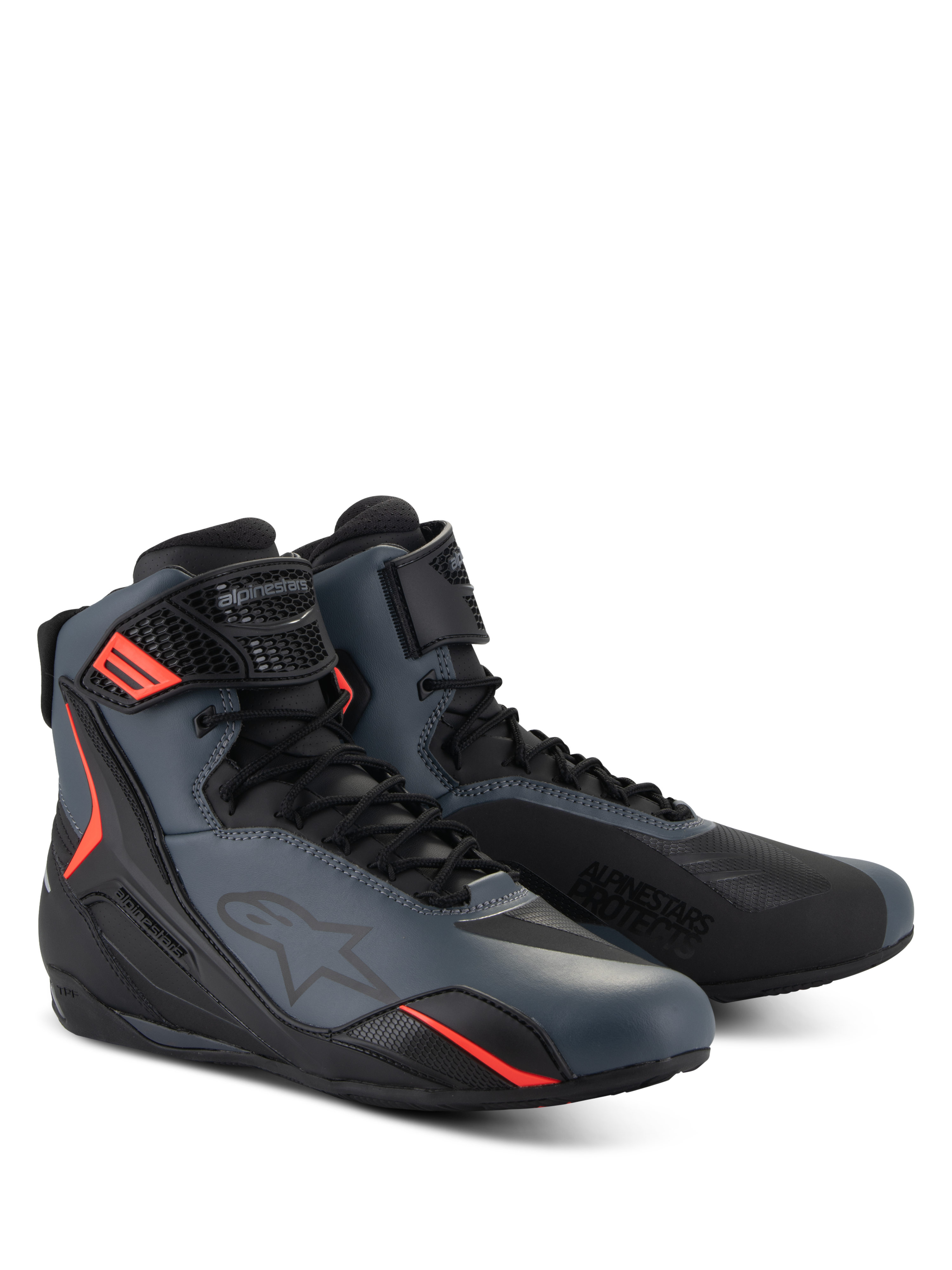 Sapatos Alpinestars Faster-4, sapatos de motociclismo, pretos, cinzentos e vermelho fluo, parte superior em microfibra sem costuras com painéis protetores em TPU, fecho de atacadores e tira de gancho e laço, perfil aerodinâmico desportivo para condução em estrada