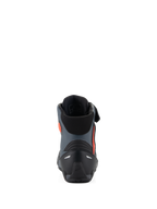Sapatos Alpinestars Faster-4, sapatos de motociclismo, preto, cinzento e vermelho fluo, vista traseira mostrando o contraforte do calcanhar reforçado, suporte do tornozelo e design elegante de inspiração desportiva.