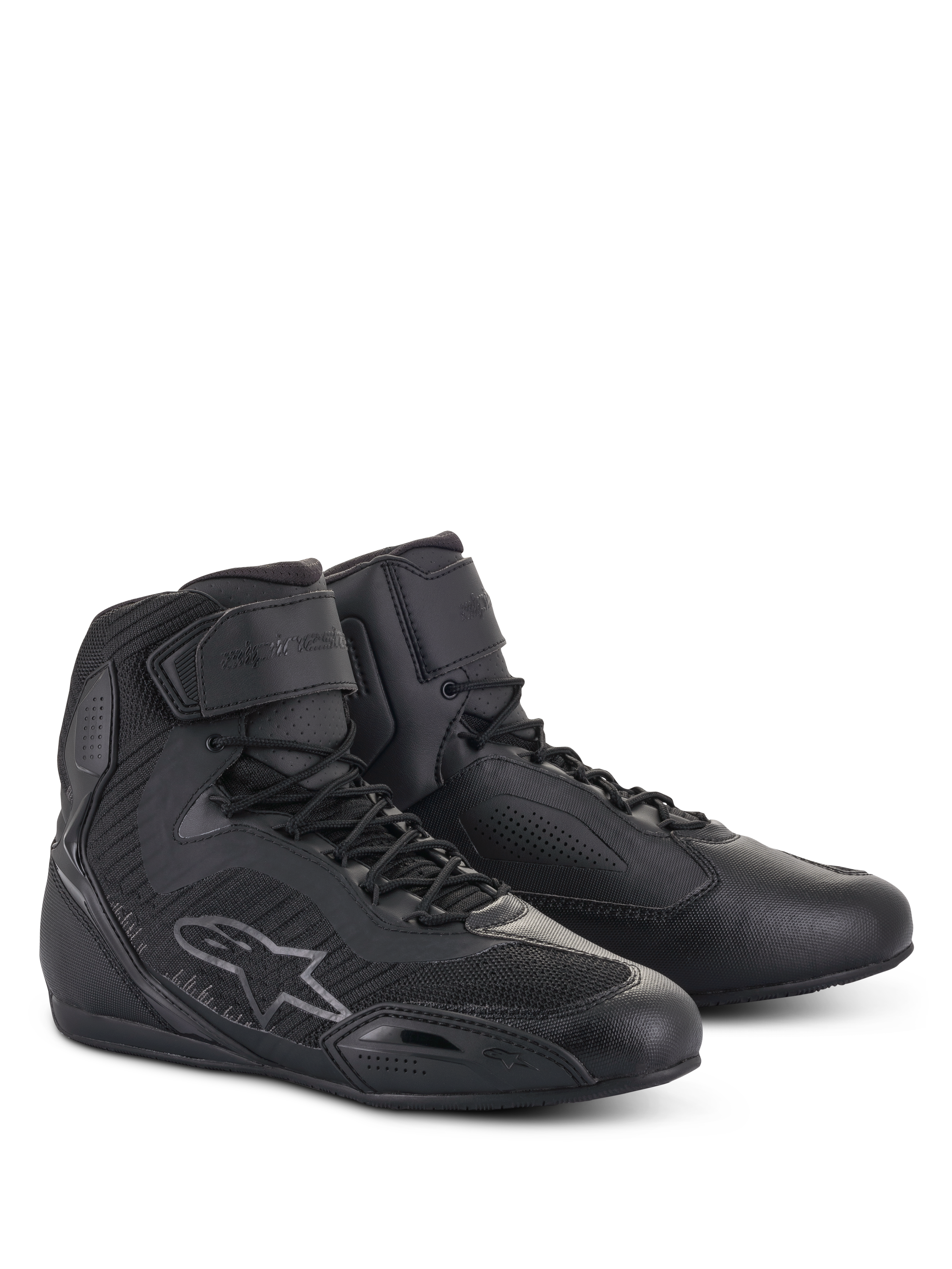 Sapatos Alpinestars Stella Faster-3 Rideknit para Mulher, sapatos de motociclismo de cano alto em Preto Antracite, construção em malha sem costuras para respirabilidade, fecho de atacadores com tira de velcro no tornozelo, logótipo Alpinestars na lateral, painéis de proteção reforçados e design elegante e desportivo