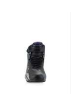 Alpinestars Stella Faster-4, sapatos de moto para mulher, pretos e violeta, vista frontal com atacadores e tira ajustável.