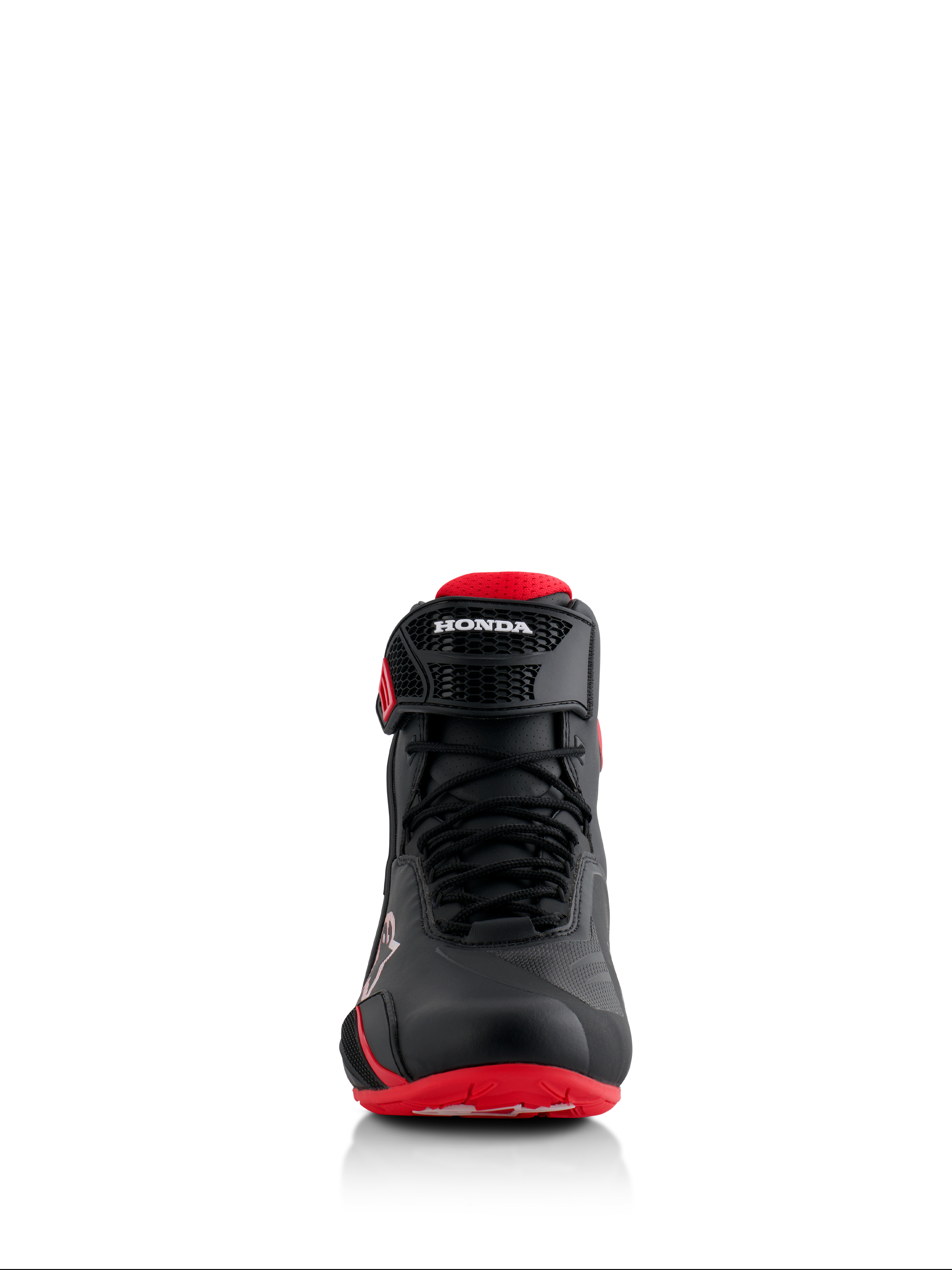 Sapatos Alpinestars Honda Faster-4, pretos e vermelhos, vista frontal, com construção em microfibra sem costuras, fecho com atacadores e correia de tornozelo ajustável com a marca Honda