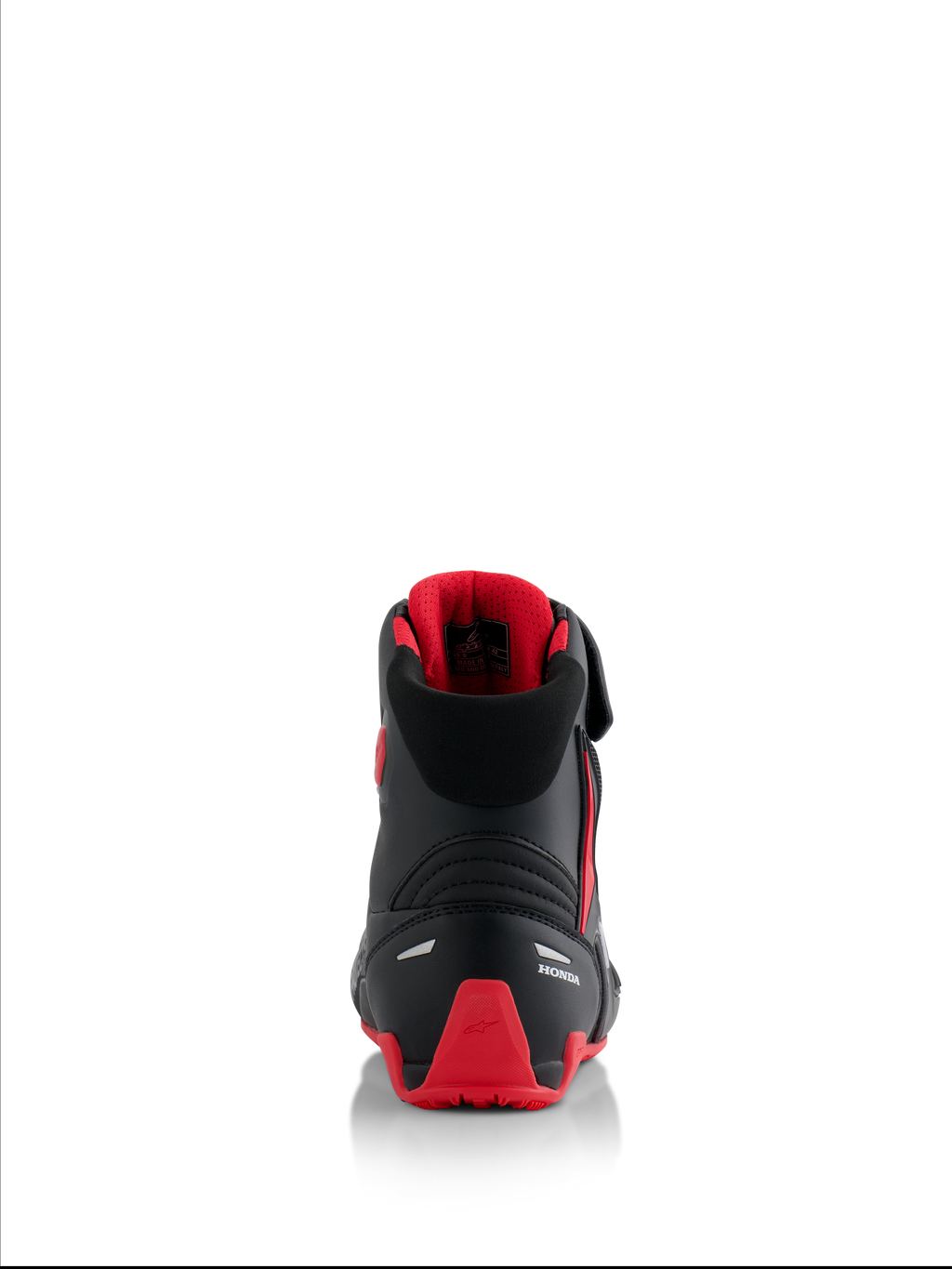 Sapatos Alpinestars Honda Faster-4, sapatos de motociclismo, pretos e vermelhos, vista traseira mostrando a marca Honda branca e o contraforte do calcanhar em TPU vermelho, colarinho acolchoado com forro de malha vermelha, detalhes refletores para segurança