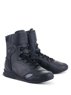 Alpinestars Superfaster Shoes, sapatos de motociclismo de cano alto, pretos, com sistema de atacadores rápidos, proteção reforçada no tornozelo e calcanhar, construção em microfibra para condução em estrada