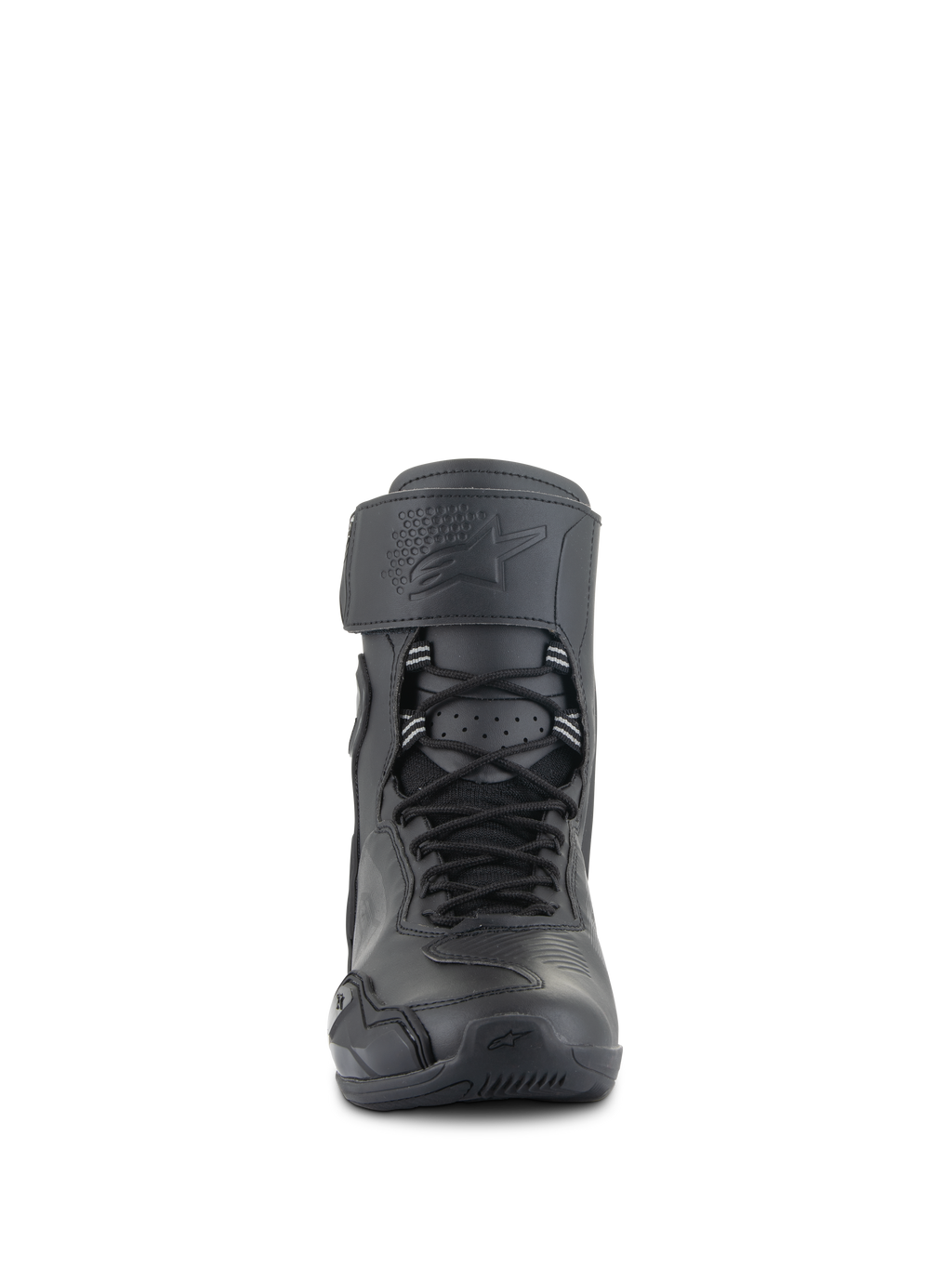 Sapatos de Motociclismo Alpinestars Superfaster, Pretos, vista frontal de calçado de motociclismo de cano alto com sistema de atacadores rápidos, tira superior larga com logótipo em relevo e design protetor aerodinâmico