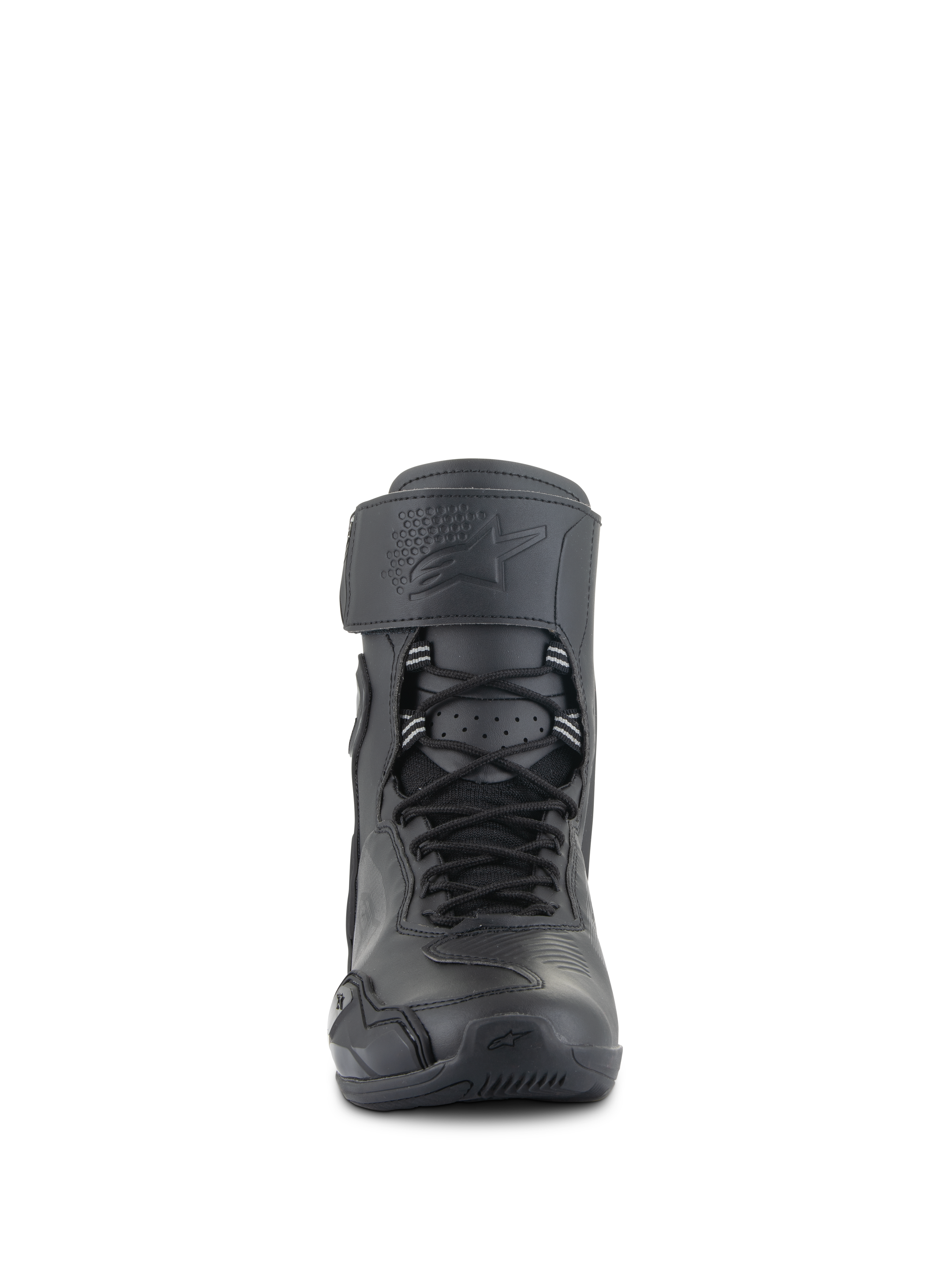 Sapatos de Motociclismo Alpinestars Superfaster, Pretos, vista frontal de calçado de motociclismo de cano alto com sistema de atacadores rápidos, tira superior larga com logótipo em relevo e design protetor aerodinâmico