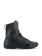 Alpinestars Superfaster Shoes, sapatos de motociclismo, pretos, vista de perfil lateral de calçado técnico de cano alto com proteção integrada, sistema de atacadores rápidos e tira de velcro no tornozelo