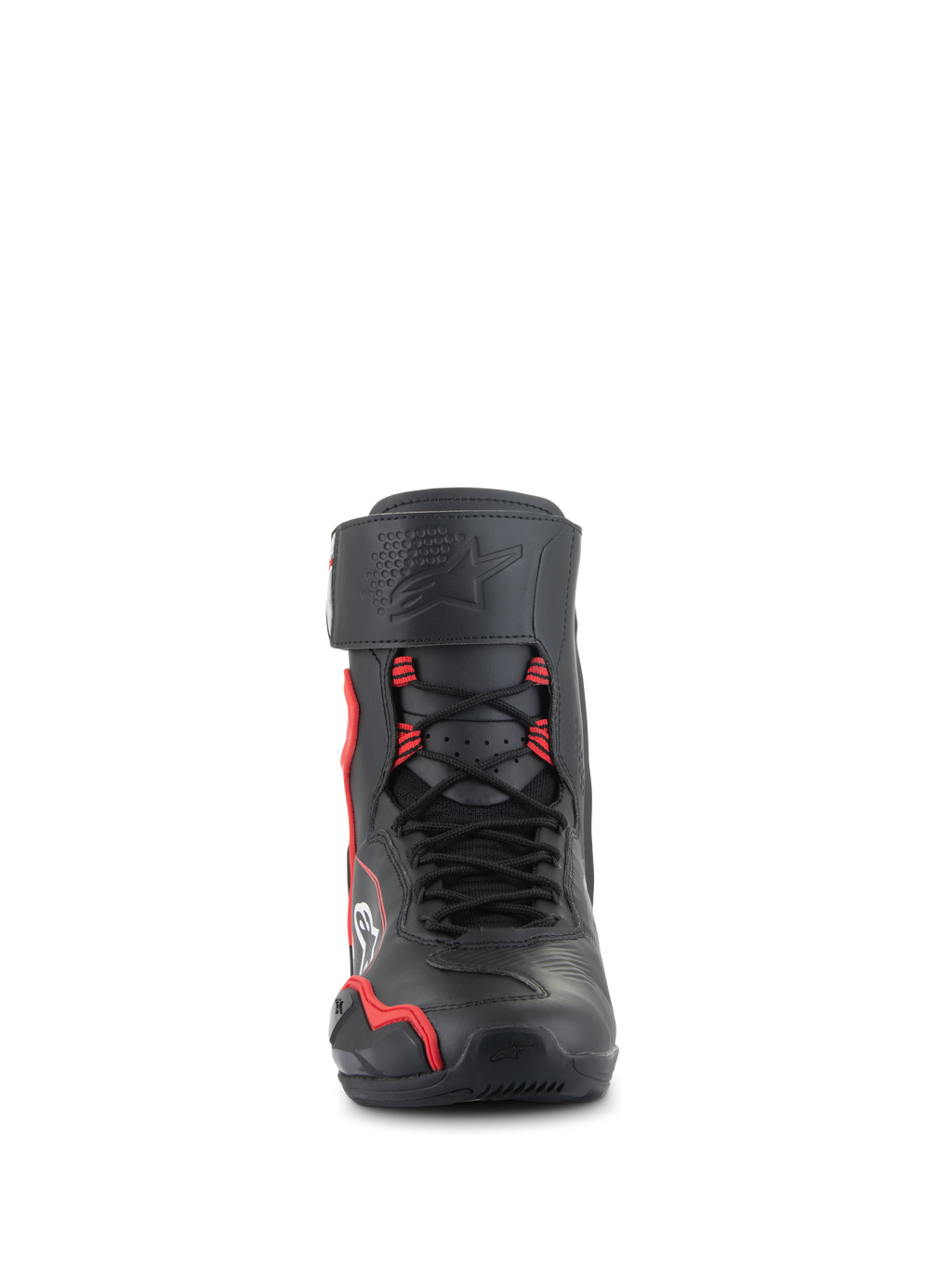 Alpinestars Superfaster Shoes, sapatos de motociclismo de cano alto, pretos com detalhes em vermelho vivo e branco, vista frontal com sistema de atacadores rápidos, correia de proteção na canela com logótipo de estrela gravado e zona dos dedos reforçada.