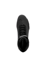 Sapatos Alpinestars Sektor, sapatos de motociclismo, pretos, vista superior com sistema de atacadores rápidos e tira no tornozelo para um fecho seguro com logótipo branco, construção em microfibra leve