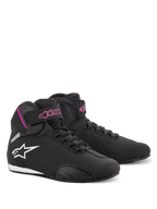 Sapatos Alpinestars Stella Sektor Femininos, sapatos de motociclismo, preto e fúcsia, construção em microfibra leve, design de cano alto com atacadores rápidos e tira de velcro, logótipo da marca em rosa e logótipo de estrela branco, calçado de proteção desportivo