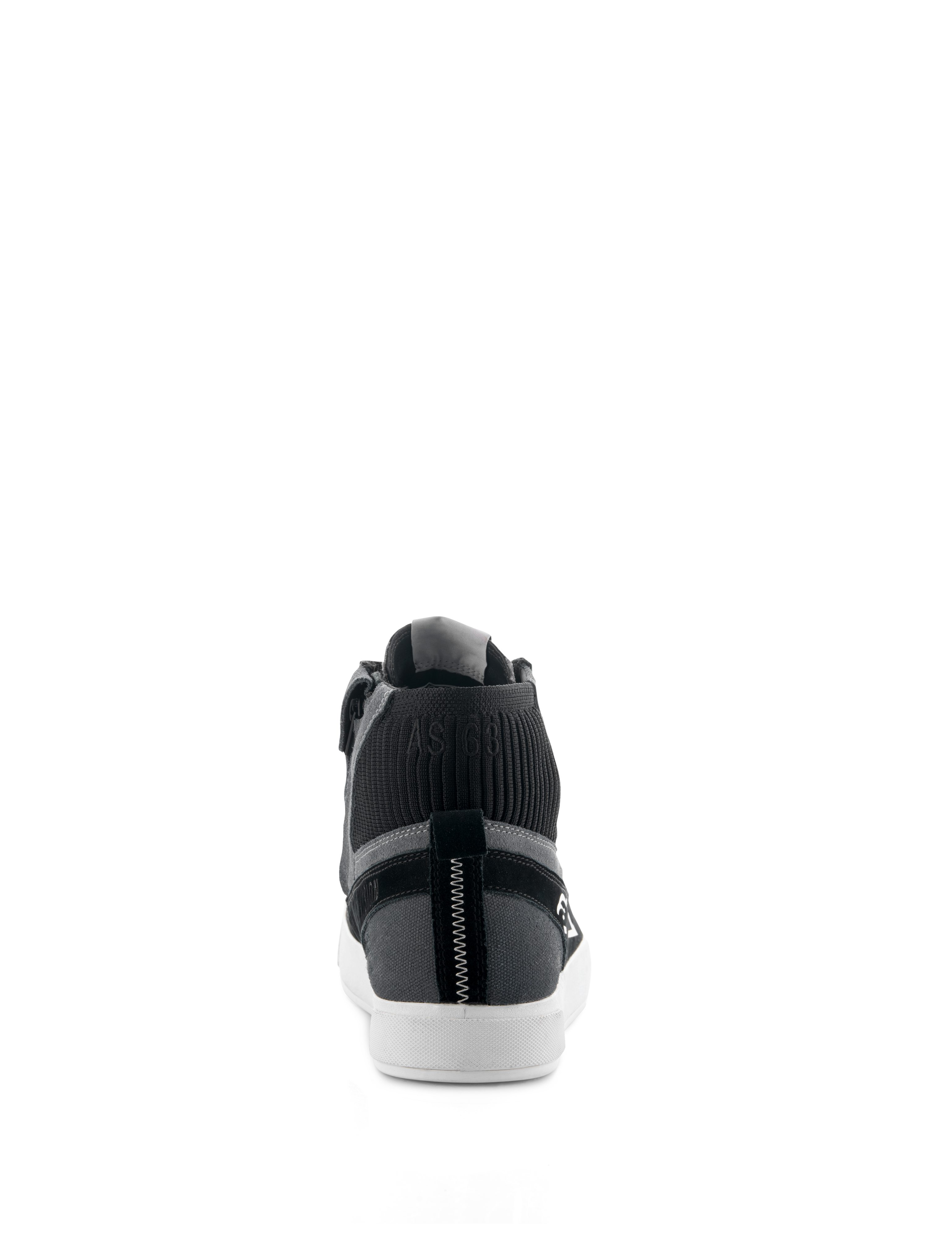 Alpinestars Stated Shoes, sapatos urbanos para motociclismo, Preto, Cinzento e Branco, vista traseira apresentando sola vulcanizada branca, parte superior em camurça cinzenta e lona, colarinho do tornozelo em malha tricotada preta com marca 'AST63' e costura vertical em ziguezague branca no calcanhar.