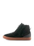 Sapatos Alpinestars Stated, sapatos de motociclismo urbanos, Pretos e Gum, vista lateral com fecho de correr lateral, sola de borracha vulcanizada e texto 'ONE GOAL. ONE VISION.' na parte superior em camurça e lona