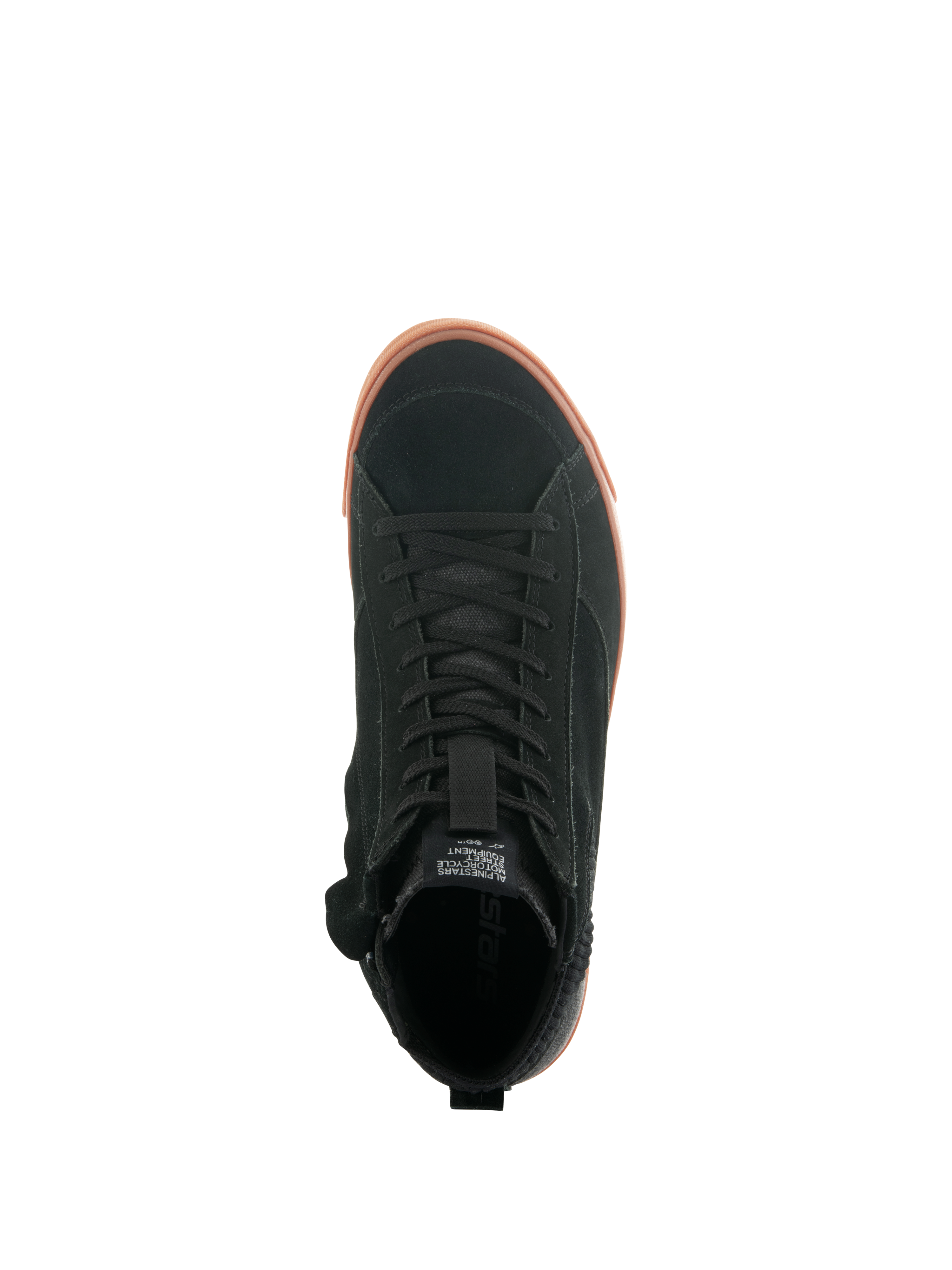 Alpinestars Stated Shoes, vista superior de sapatos de motociclismo urbanos, parte superior em camurça preta com sola vulcanizada cor de mel, design minimalista inspirado no skate, atacadores clássicos e estilo de sapatilha de rua