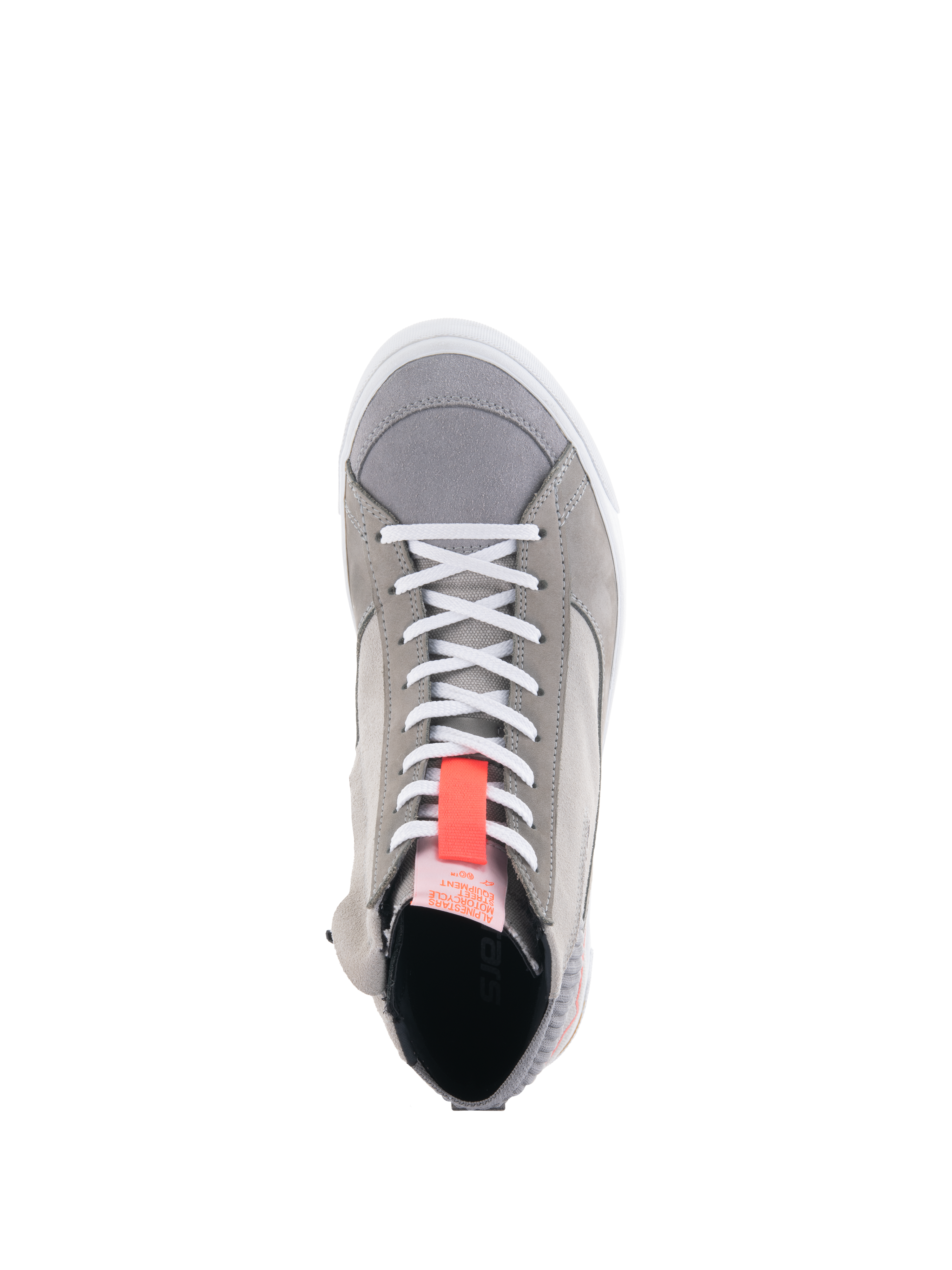 Alpinestars Stated Shoes, ténis de motociclismo cinzento claro, vista superior com atacadores brancos e uma presilha vermelha fluorescente vibrante, estilo urbano com materiais em camurça e nubuck, rebordo da sola vulcanizada branca