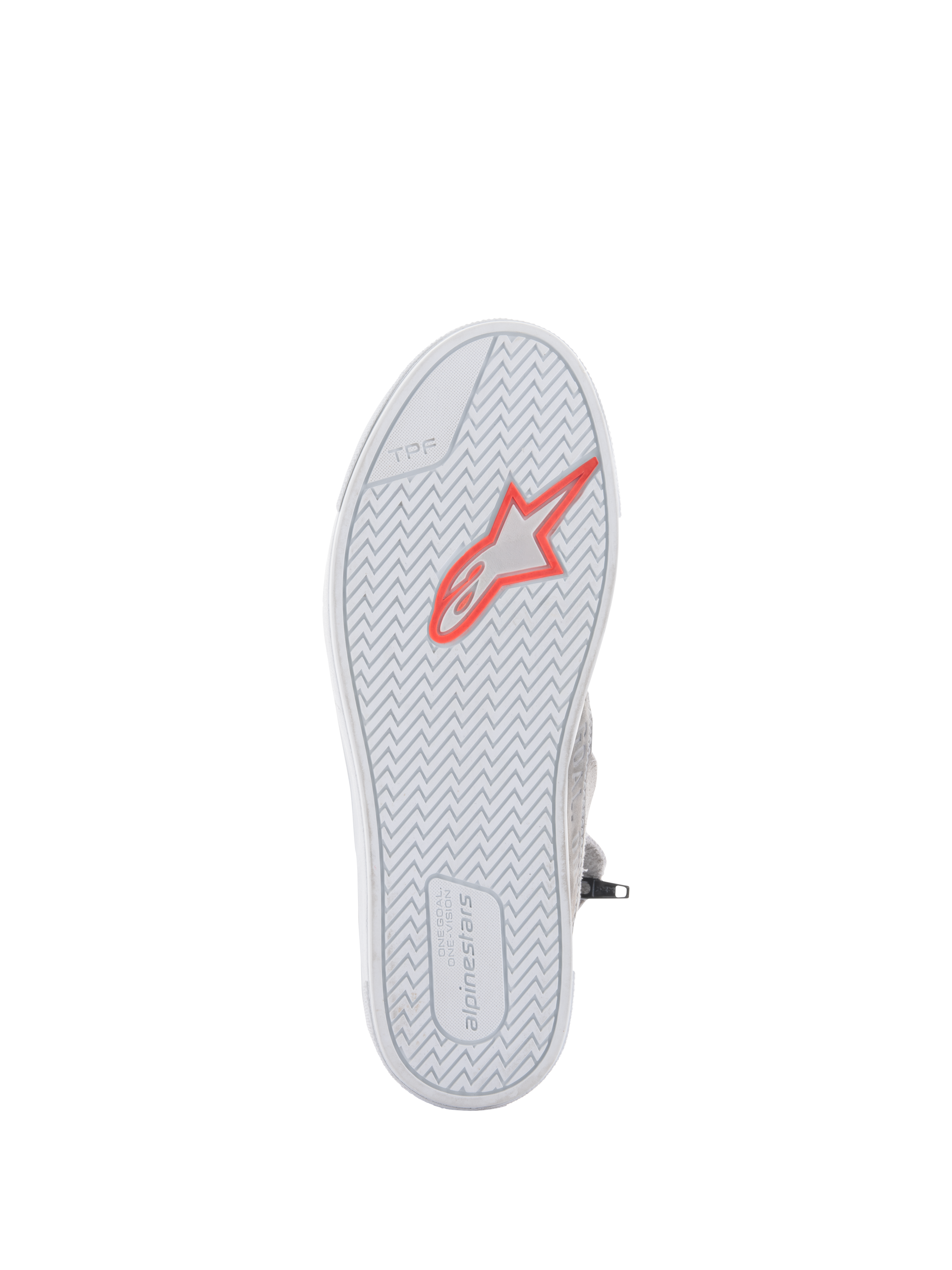 Sapatos Alpinestars Stated, sapatos de motociclismo urbano, cinzento claro e branco, vista inferior da sola de borracha vulcanizada com um logótipo de estrela em vermelho fluo, padrão de rasto em espinha para aderência, marcação TPF e logótipo Alpinestars no calcanhar