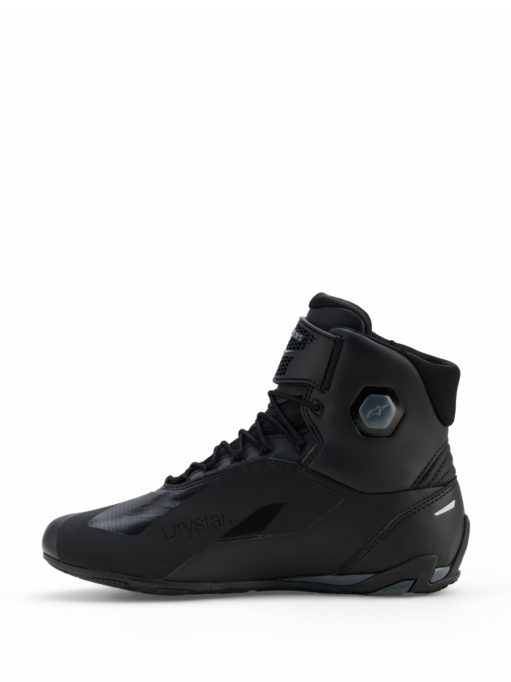 Sapatos Alpinestars Faster-4 Drystar®, sapatos de motociclismo, pretos e cinzentos, vista de perfil lateral com construção em microfibra sem costuras, marca Drystar impermeável, fecho de atacadores com correia no tornozelo e estrutura de proteção integrada no tornozelo.