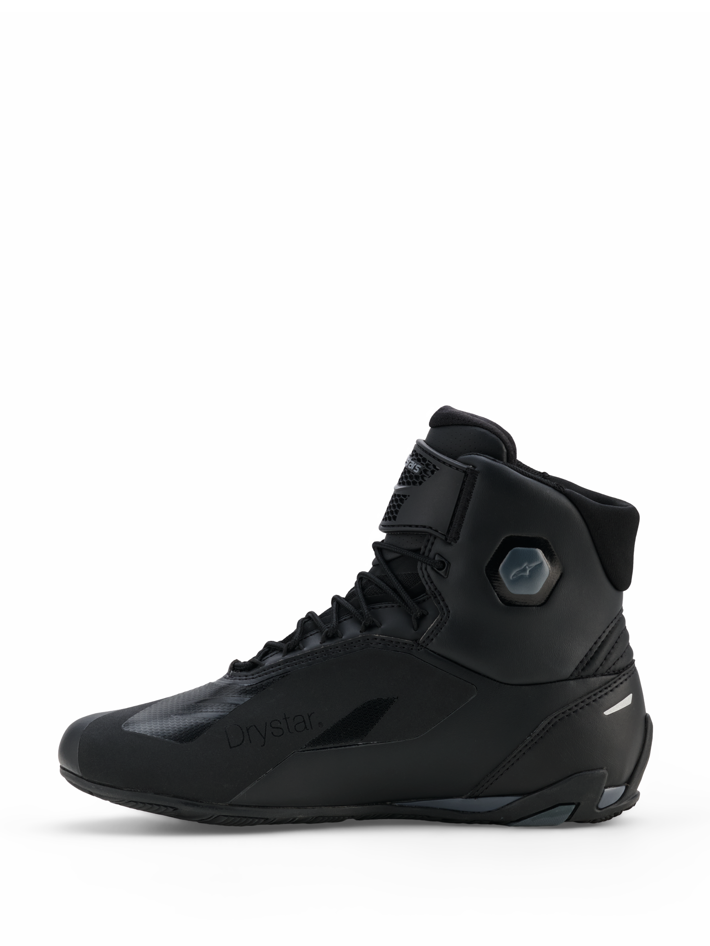 Sapatos Alpinestars Faster-4 Drystar®, sapatos de motociclismo, pretos e cinzentos, vista de perfil lateral com construção em microfibra sem costuras, marca Drystar impermeável, fecho de atacadores com correia no tornozelo e estrutura de proteção integrada no tornozelo.