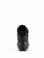 Sapatos Alpinestars Faster-4 Drystar®, sapatos de motociclismo, Black Cool Gray, vista traseira com calcanhar reforçado, colarinho acolchoado e detalhes refletores, construção em microfibra impermeável para condução desportiva