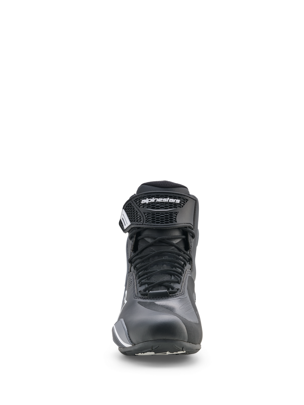 Sapatos Alpinestars Faster-4 Drystar®, sapatos de motociclismo, em preto, cinzento cool e branco, vista frontal com fecho de atacadores e tira de velcro no tornozelo, perfil desportivo de cano baixo para condução em estrada