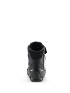Sapatos Alpinestars Faster-4 Drystar®, sapatos de motociclismo, preto, cinzento cool e branco, vista traseira a mostrar o colarinho acolchoado, calcanhar reforçado com detalhes refletores e sola de borracha texturizada para desempenho desportivo