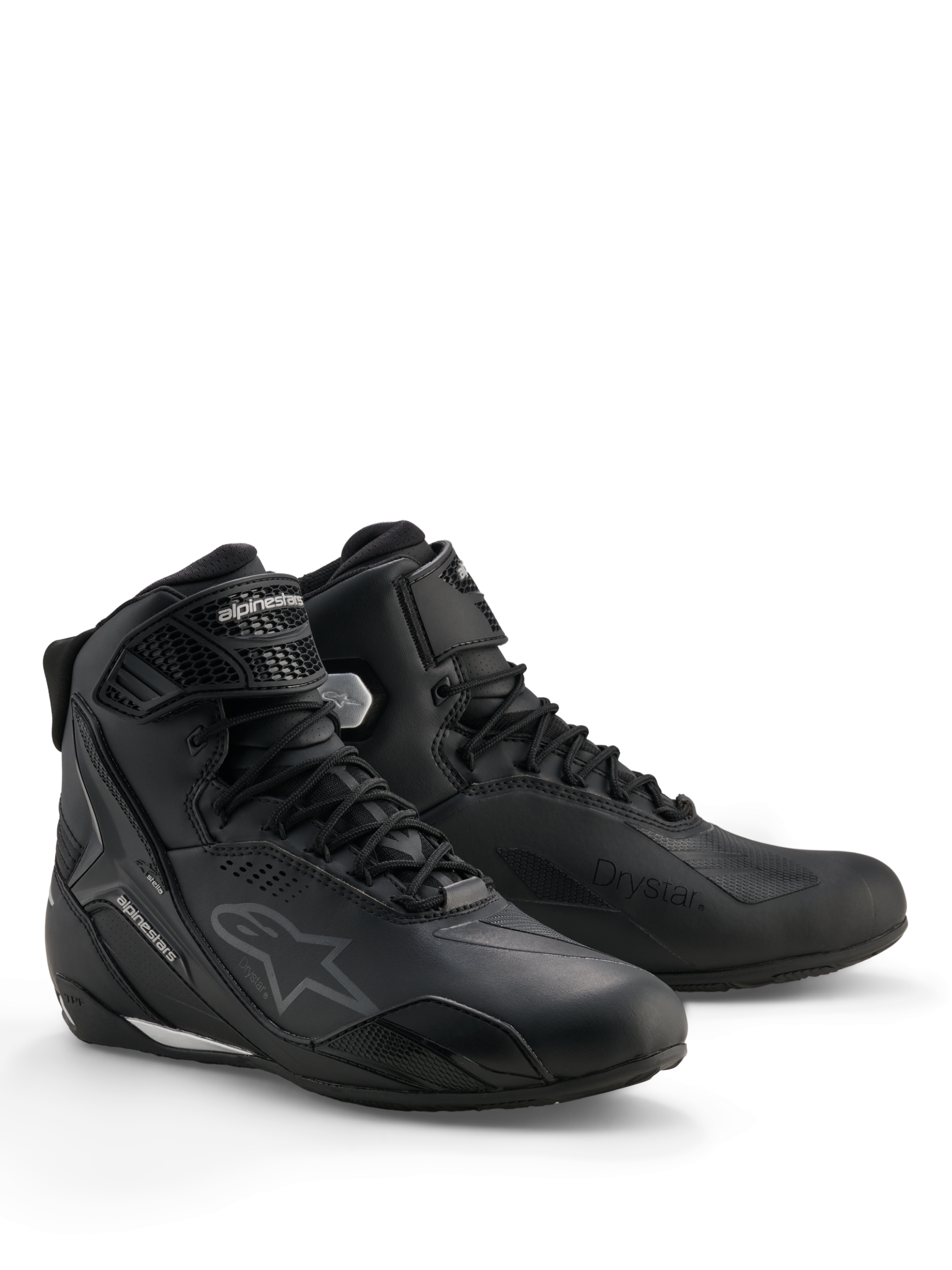 Sapatos Alpinestars Stella Faster-4 Drystar®, sapatos de motociclismo impermeáveis para mulher, pretos e prateados, parte superior em microfibra com fecho de atacadores e tira no tornozelo, reforços protetores em TPU e logótipo Alpinestars.