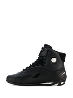 Sapatos Alpinestars Stella Faster-4 Drystar® para Mulher, preto e prateado, vista de perfil lateral, sapatos de motociclismo impermeáveis com parte superior em microfibra, fecho de atacadores e tira de gancho e laço, com marca Drystar e logótipo prateado no tornozelo