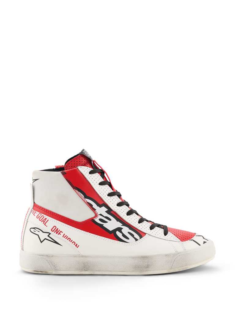 Alpinestars Stated Flair Shoes, sapatilhas altas de cano alto, brancas e vermelhas com detalhes pretos, com logótipo de estrela e texto "ONE GOAL, ONE VISION" no calcanhar, design desportivo