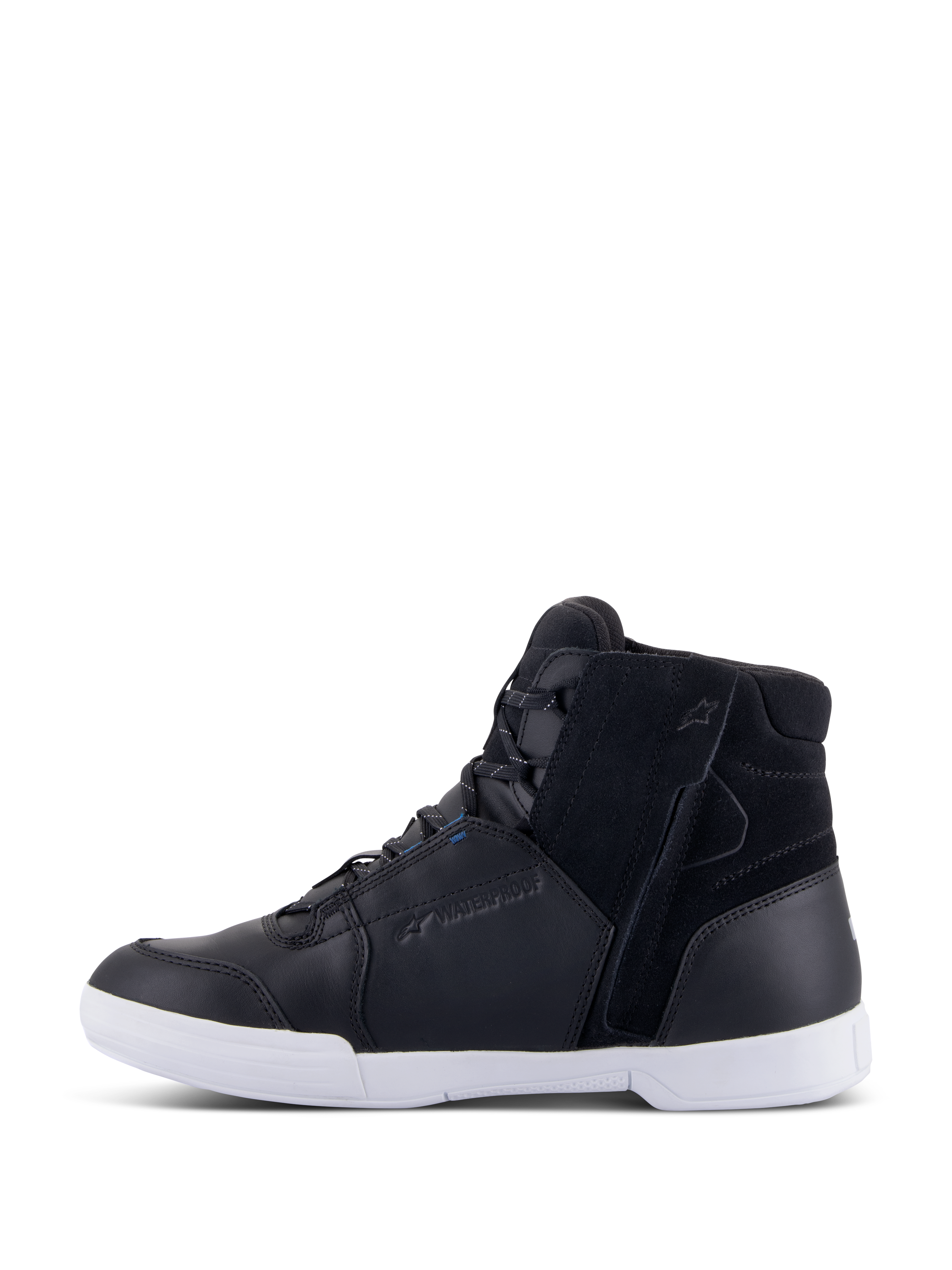 Sapatos Alpinestars Chrome Drystar®, sapatos de motociclismo urbano, pretos e brancos com detalhes azuis, parte superior em couro e camurça, fecho de correr lateral, sola branca, marcação de impermeabilidade, estilo casual de sapatilha de cano alto