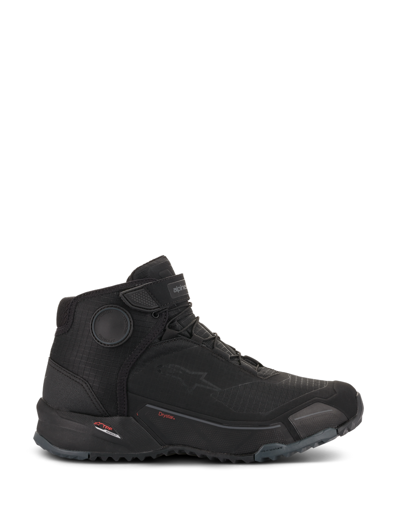 Sapatos de Moto Alpinestars CR-X Drystar®, sapatos de motociclismo, pretos, vista de perfil lateral, design elegante inspirado em ténis com uma sola exterior robusta, apresentando a marca Drystar e discos de proteção de tornozelo