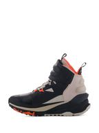 Sapatos Alpinestars Speedstreet, Black Almond Hot Orange, sapato de condução de motociclo de cano alto com parte superior em microfibra, painel de calcanhar bege amêndoa e forro laranja vibrante, com uma tira larga no tornozelo e sola texturizada, design de inspiração streetwear urbana