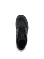 Sapatos Alpinestars Speedflight, sapatos de condução de alta performance, pretos e brancos, vista superior que mostra a parte superior em ripstop, atacadores com tira de fixação e detalhes brancos na sola, ténis de motociclismo de estilo urbano