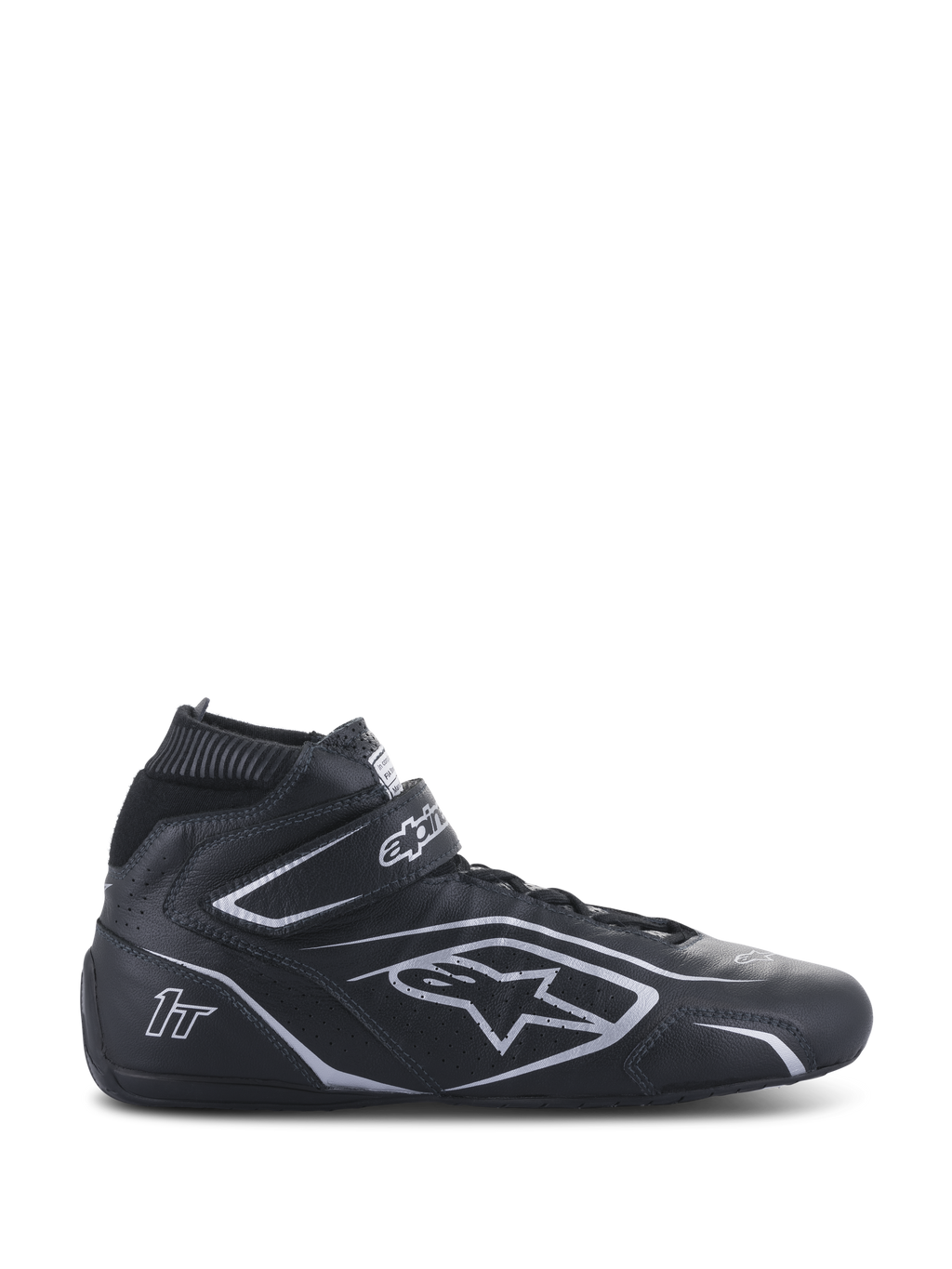 Alpinestars Tech-1 T V3 Shoes FIA, sapatos de corrida pretos e prateados, calçado de automobilismo de cano alto em couro com tira de velcro no tornozelo, painéis laterais perfurados e logótipos prateados, homologação FIA para competição profissional