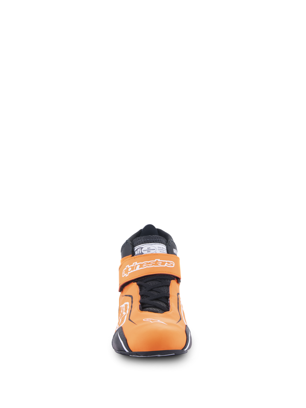 Sapatos Alpinestars Tech-1 T V3 FIA, sapatos de automobilismo, laranja fluo, preto e branco, vista frontal mostrando a tira de gancho e laço com o logótipo Alpinestars, atacadores pretos e etiqueta de certificação SFI na língua