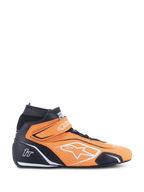 Alpinestars Tech-1 T V3 FIA Racing Shoes, sapatos de corrida de cano alto, laranja fluo e preto com detalhes brancos e tira de velcro no tornozelo, pele perfurada para respirabilidade, vista lateral de equipamento profissional para automobilismo