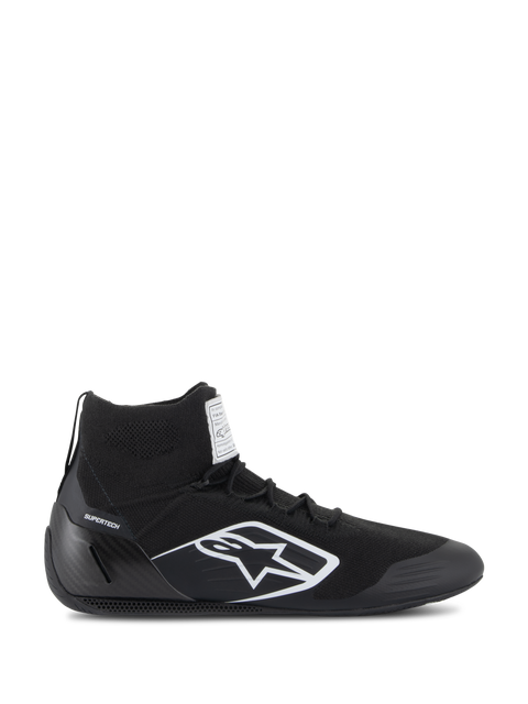Sapatos Alpinestars Supertech, sapatos de automobilismo com certificação FIA/SFI, pretos com logótipo de estrela Alpinestars em branco, design de cano alto com parte superior tricotada e calcanhar em fibra de carbono, calçado profissional para desportos motorizados