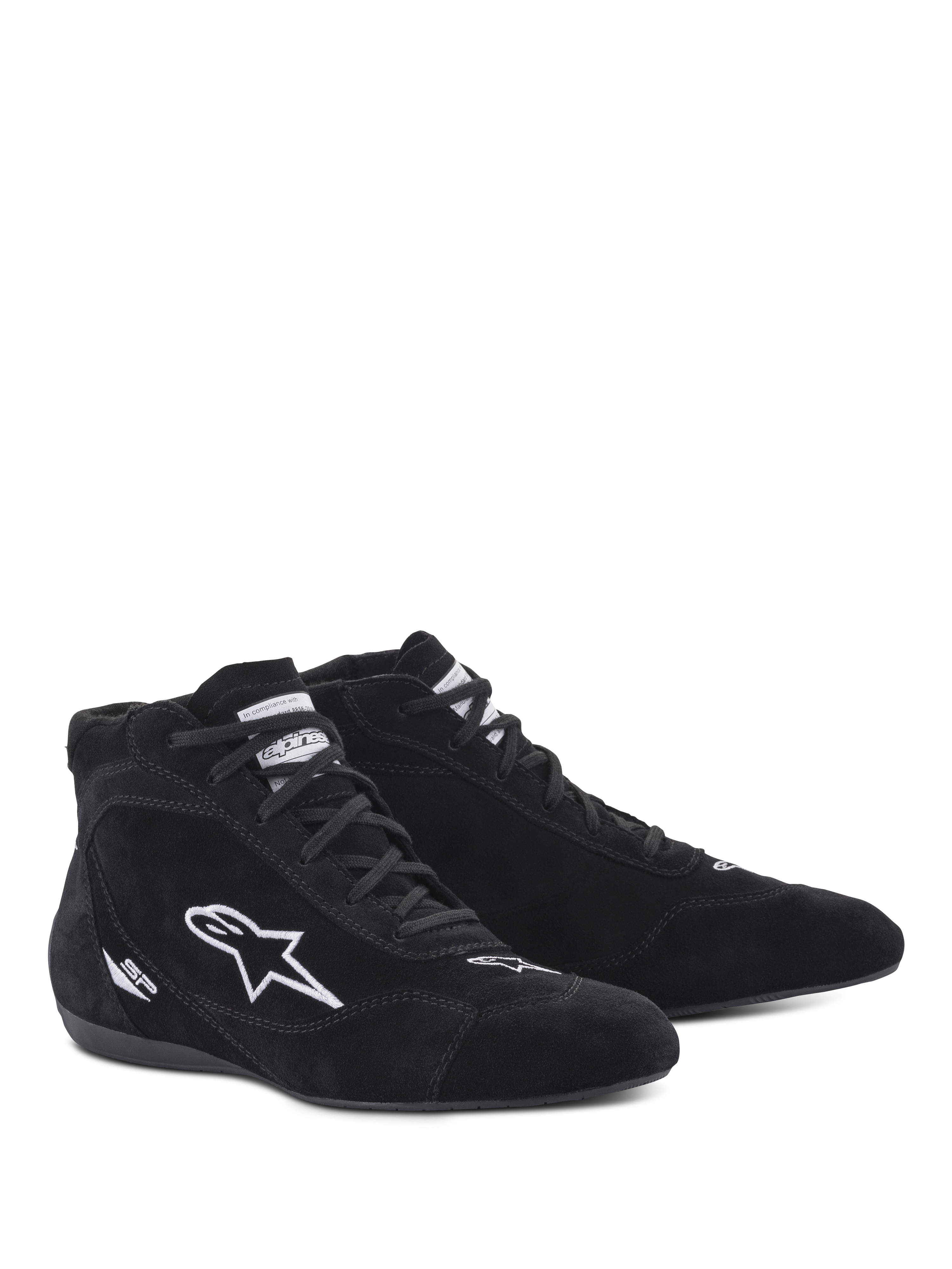 Sapatos Alpinestars SP V2, sapatos de automobilismo, pretos, design de cano alto em camurça com logótipo de estrela bordado a branco e marca SP, sola fina de especificação F1 para sensibilidade precisa dos pedais, calçado profissional de desporto motorizado