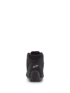 Sapatos Alpinestars SP V2, sapatos de automobilismo, pretos, vista traseira com parte superior em camurça premium, logótipo branco no calcanhar e sola de borracha texturizada, calçado profissional de desporto motorizado