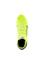 Alpinestars Supertech K Shoes - FIA, sapatos de karting, amarelo fluo, preto e branco, vista superior com parte superior totalmente tricotada, corpo em amarelo fluorescente com detalhes pretos no calcanhar e laterais, perfil aerodinâmico elegante para uma condução de precisão