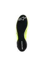 Sapatos Alpinestars Supertech K - FIA, sapatos de karting, amarelo fluo, preto e branco, vista da sola com padrão de rasto assimétrico preto, logótipo da estrela branca na zona frontal e texto Alpinestars no calcanhar, sola de borracha fina para sensibilidade aos pedais
