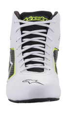 Sapatos Alpinestars Tech-1 K Start V2, sapatos de karting, branco, preto e amarelo néon, vista frontal com atacadores brancos, língua em malha preta com logótipo amarelo e construção em microfibra branca com painéis laterais perfurados