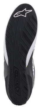 Sapatos Alpinestars Tech-1 K Start V2, vista da sola de borracha preta, padrão de rasto texturado para aderência, com logótipo Alpinestars branco e marca nominativa em relevo, calçado de karting.